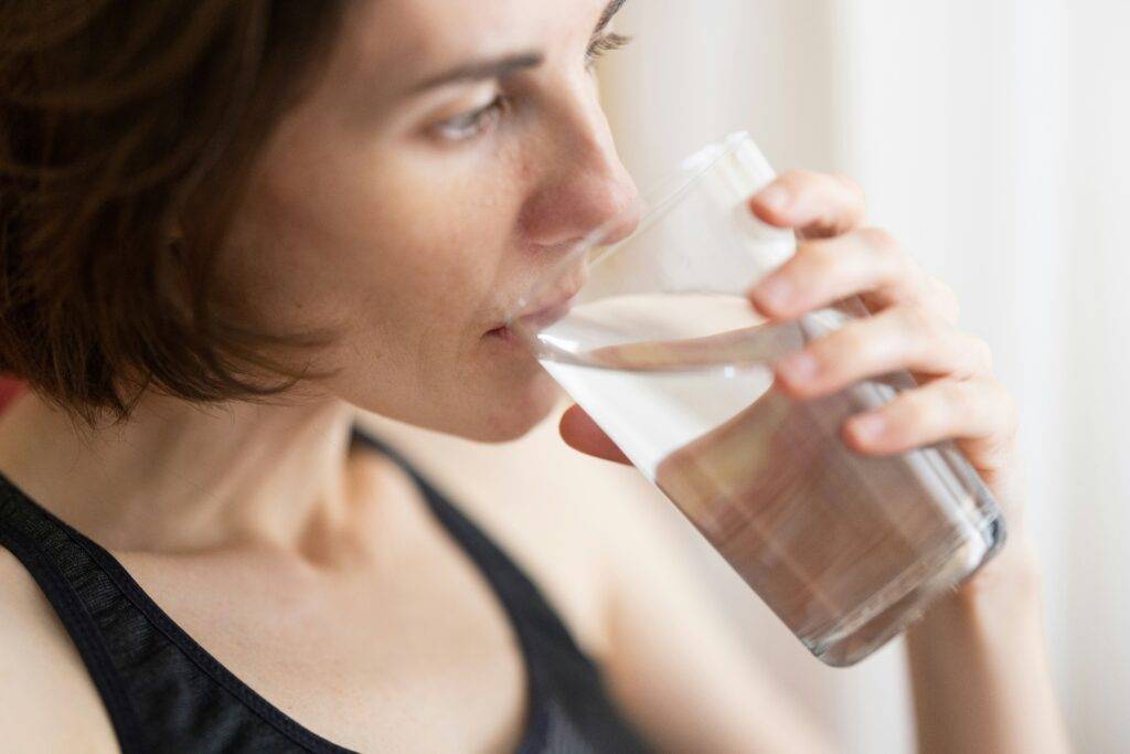 How to lose 5 kgs in a month : Drinking water